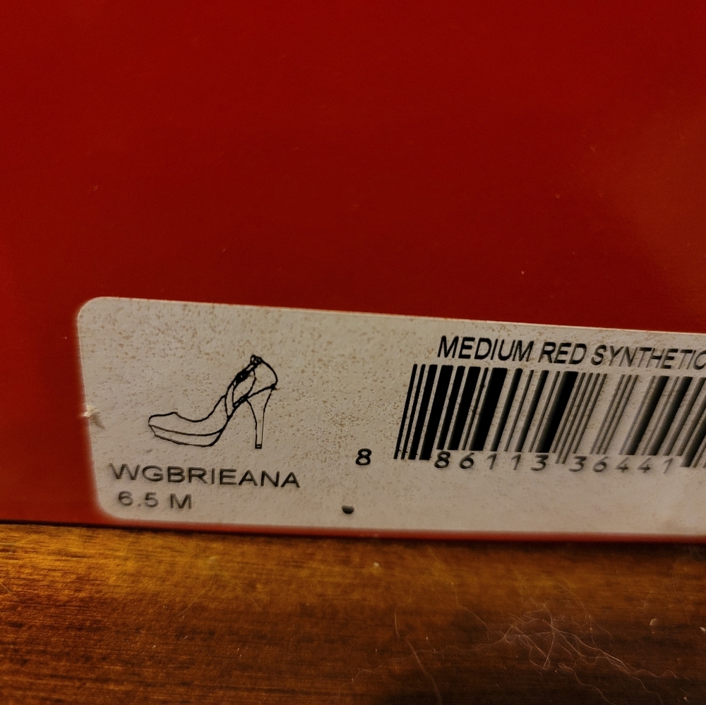 Red Heels - Picture 2 of 2